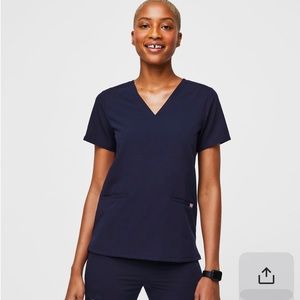 Figs Casma Three pocket XS top